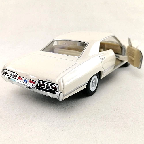 Машинка металева Kinsmart 1:43 1967 Chevrolet Impala (колір бежевий) KT5418W