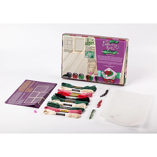 Творчий набір: Вишивка та декорування скриньки Embroidery Box EMB-01-06