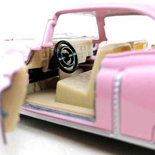 Металева машинка Kinsmart 1953 Cadillac Series 62 Coupe 1:43 (KT5339W) колір Рожевий